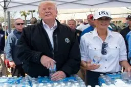 حضور ترامپ در مناطق طوفان زده فلوریدا / تصاویر