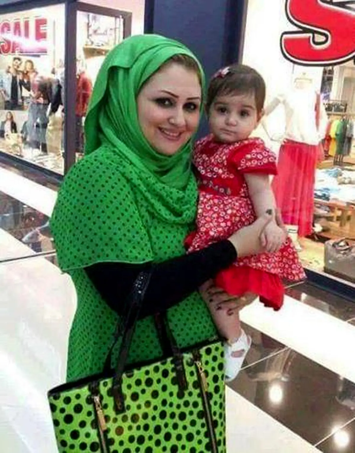 آخرین سلفی مادر و کودک قبل از شهادت/عکس