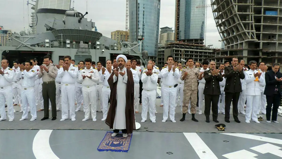 نماز وحدت افسران نیروهای دریایی ایران و آذربایجان/عکس