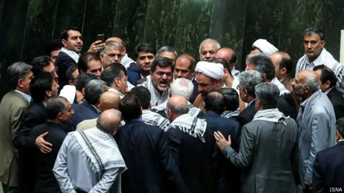 تفاوت نگرانی مقام معظم رهبری با دلواپسی دلواپسان/ چه کسانی ظریف را سازشکار خواندند؟