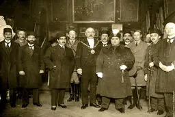 عکس / عکسی کمتر دیده شده از احمدشاه قاجار در جریان قرارداد 1919