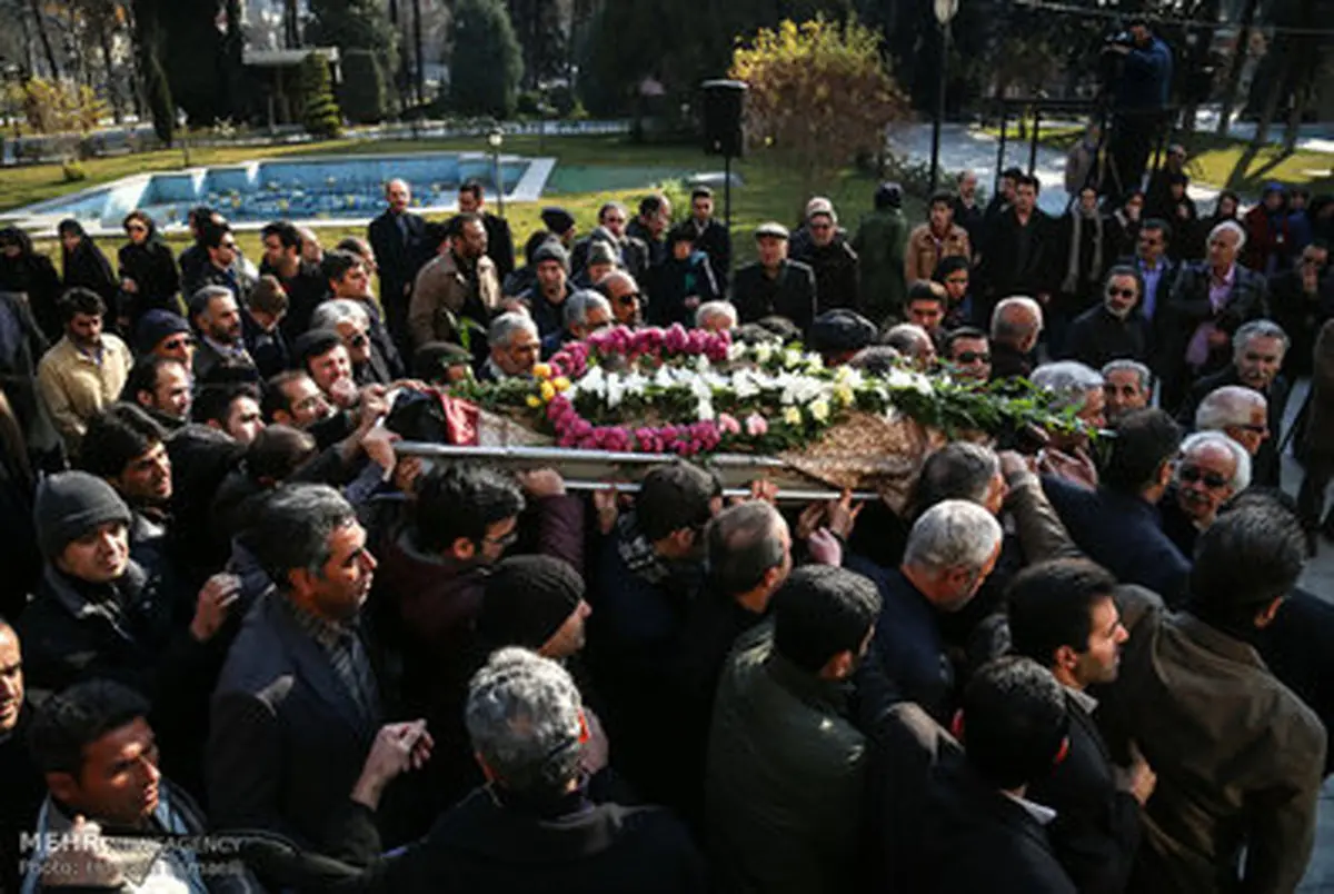 اهالی فرهنگ و ادب مرحوم مشفق کاشانی را به سمت خانه ابدی بدرقه کردند/ گزارش تصویری