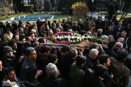 اهالی فرهنگ و ادب مرحوم مشفق کاشانی را به سمت خانه ابدی بدرقه کردند/ گزارش تصویری