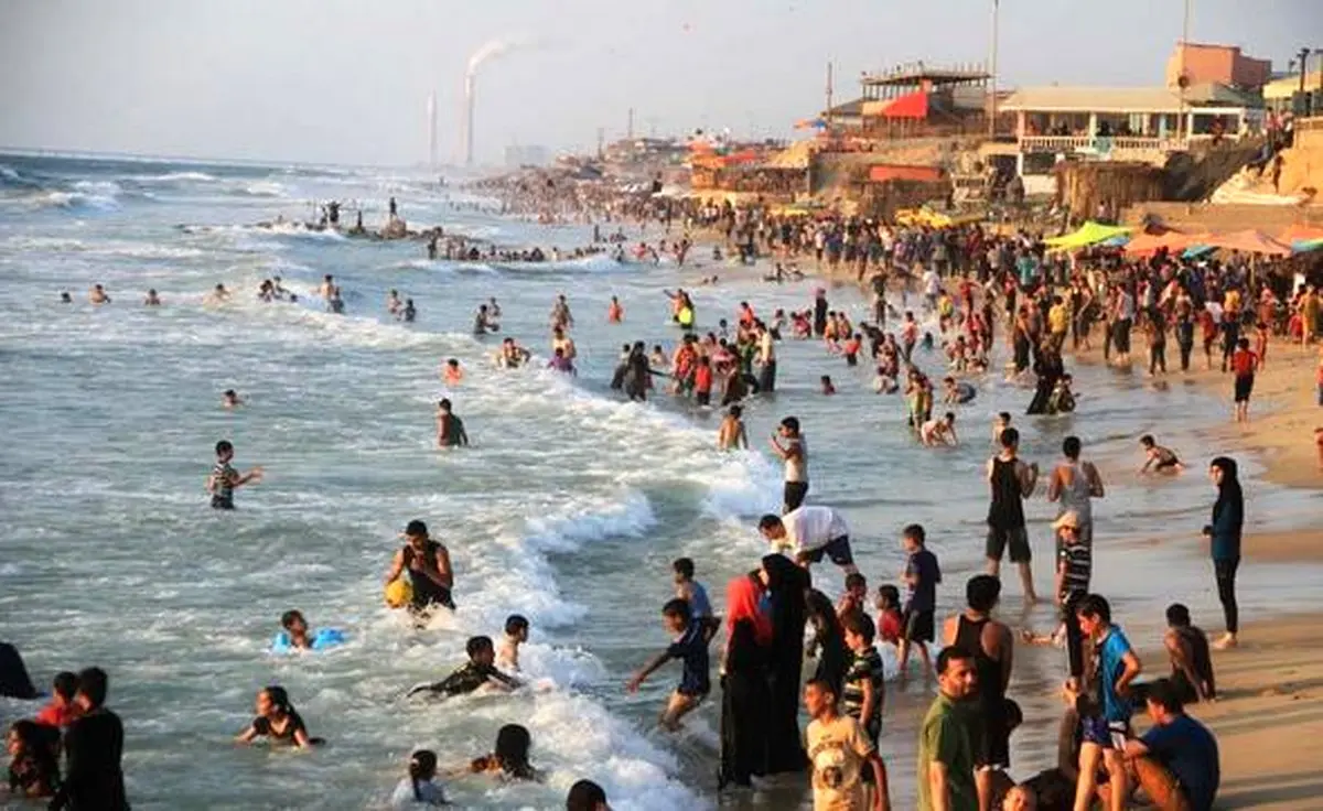 افزایش دما و پناه بردن مردم غزه و رام الله به دریا /تصاویر