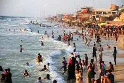 افزایش دما و پناه بردن مردم غزه و رام الله به دریا /تصاویر