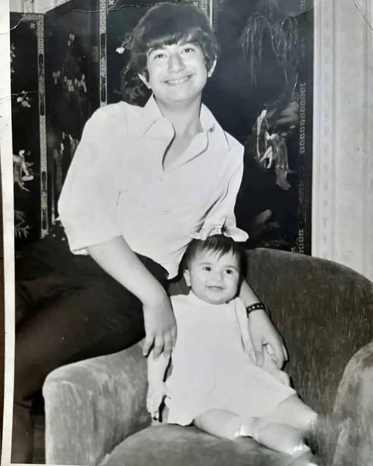 عکسی قدیمی از آتیلا پسیانی و خواهرش