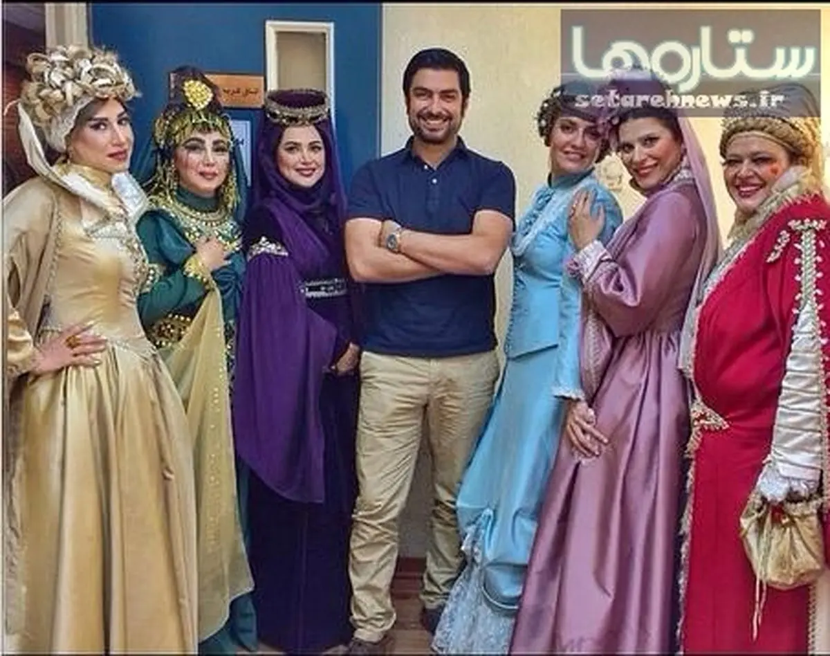 مهدی پاکدل در کنار زنان شکسپر/ عکس