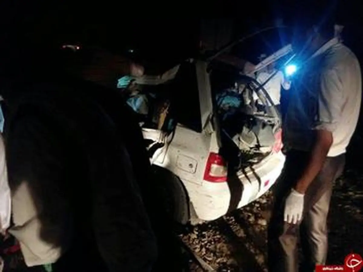 7 کشته در برخورد پراید و تریلی با شتر/ تصاویر