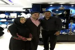 نیوشا ضیغمی و همسرش کنار آقای گل جهان/عکس