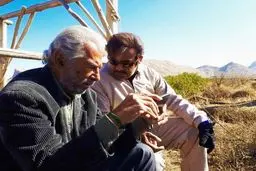 فرامرز قریبیان و پسرش در پشت صحنه «خروج» + عکس