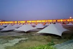 برگزاری دعای عرفه در میان زاینده رود/عکس