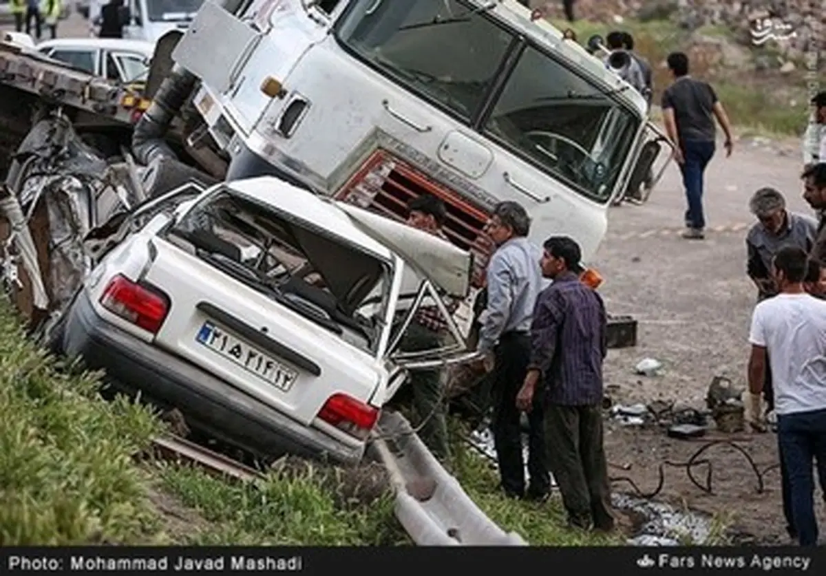 تصادف تریلی با پراید/ تصاویر
