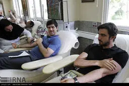 ‫تصاویر خون دادن کریم باقری، مهدی رحمتی و حاج حسین هدایتی
