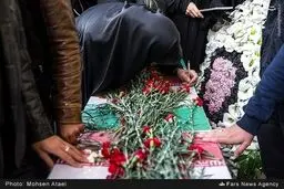 تشییع پیکر شهید گمنام در کوی دانشگاه تهران/تصاویر