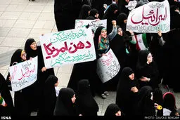 شعار عجیب دندانپزشکان زن در تجمع دلواپسان مشهد/ عکس