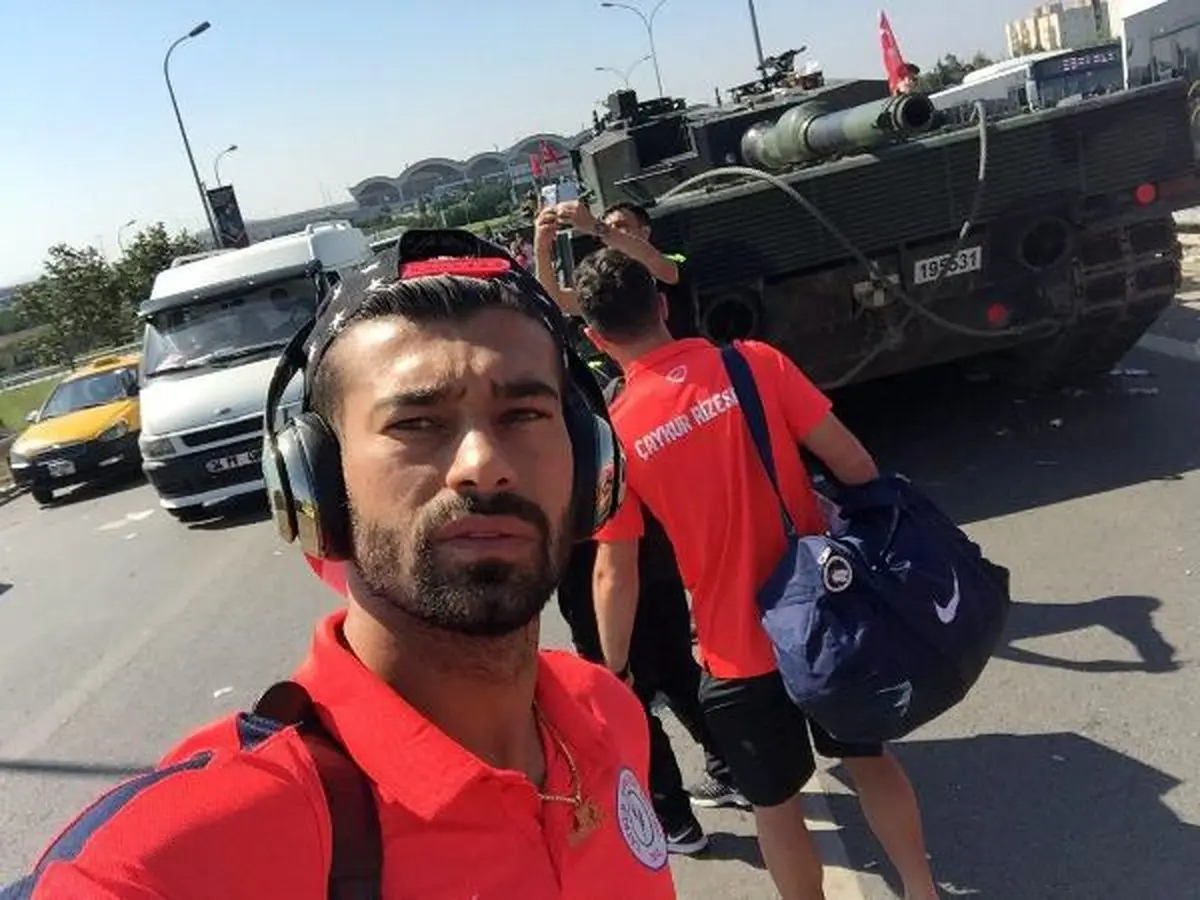 رضاییان و عکس سلفی با تانک کودتاگران ترکیه؛ سفر به اتریش بدون طارمی