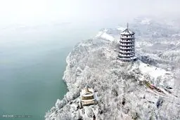 چشم انداز زمستانی یک دریاچه زیبا در چین/عکس