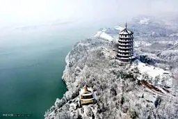 چشم انداز زمستانی یک دریاچه زیبا در چین/عکس