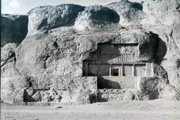 تصویری تاریخی از نقش رستم قبل از خاکبرداری