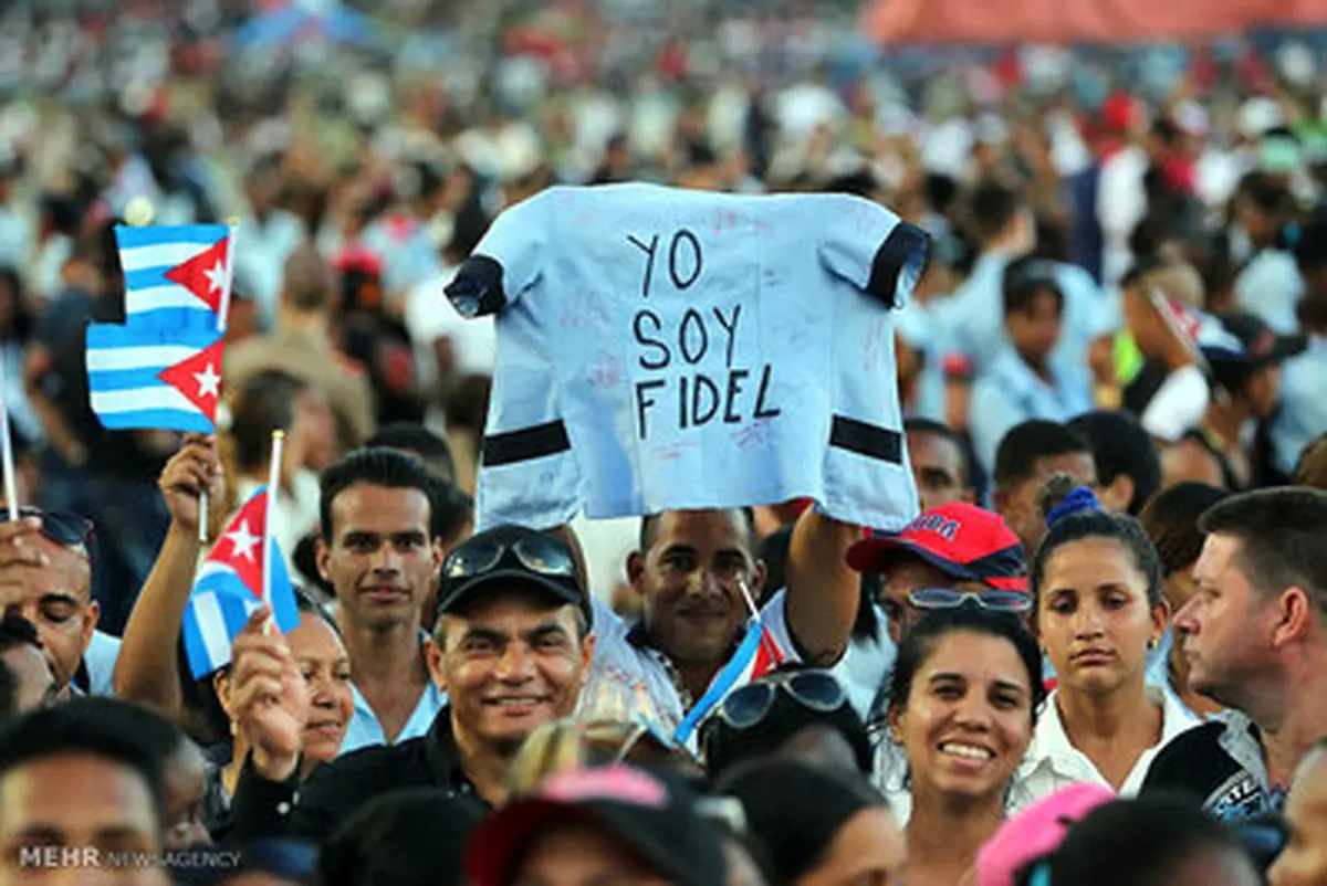 استقبال اهالی سانتیاگو از خاکستر فیدل کاسترو/تصاویر
