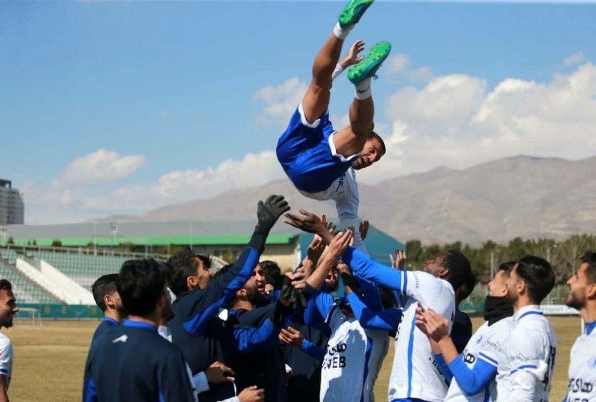 عکس خفن از جشن تولد مسعود ریگی در حاشیه تمرین امروز استقلال
