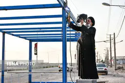 جوشکاری با لباس روحانیت/عکس