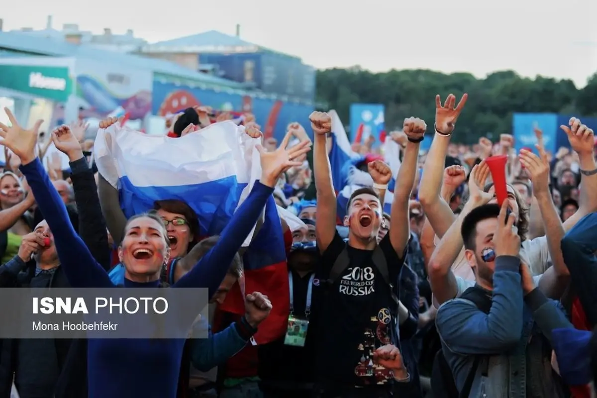 تصاویری از غم و شادی هواداران روسیه و کرواسی در سن‌پترزبورگ