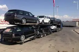 جدیدترین محموله خودروهای لوکس میلیاردی وارد گمرک شد/عکس