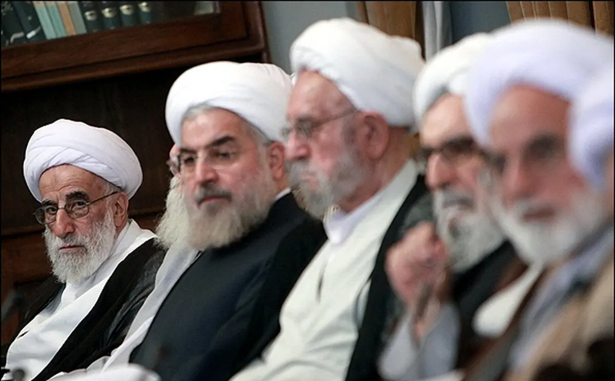 اصول‌گرایان قبا می‌پوشند و اصلاح‌طلبان لباده/ تفاوت‌ قبا و لباده چیست؟