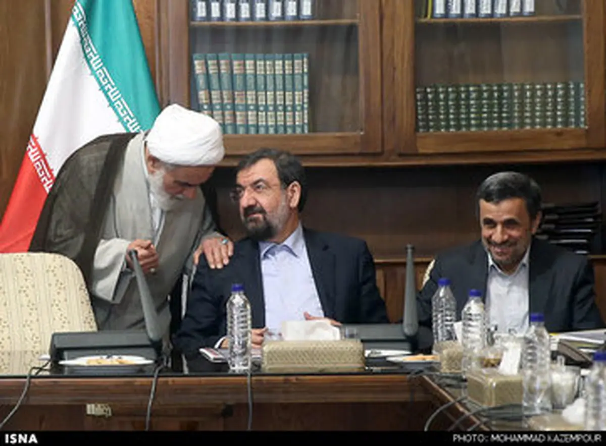 حاشیه‌های تصویری جلسه مجمع تشخیص مصلحت نظام /از خنده‌های احمدی‌نژاد، ناطق نوری و روحانی تا ژست جالب لاریجانی