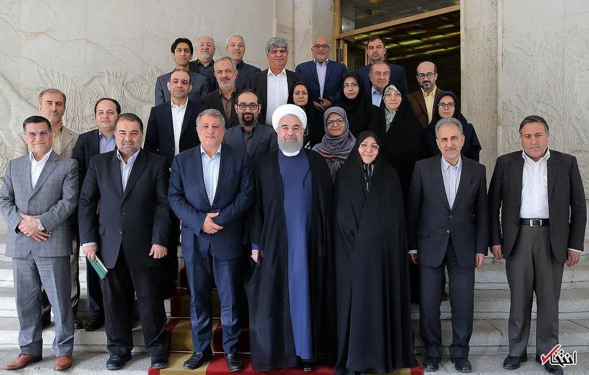 عکس یادگاری شهردار و اعضای شورای شهر تهران با رییس جمهور