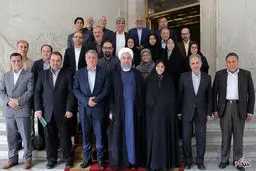 عکس یادگاری شهردار و اعضای شورای شهر تهران با رییس جمهور