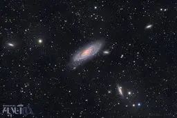 پنجره‌ای رو به یک کهکشان عظیم و مارپیچی/ عکس روز ناسا