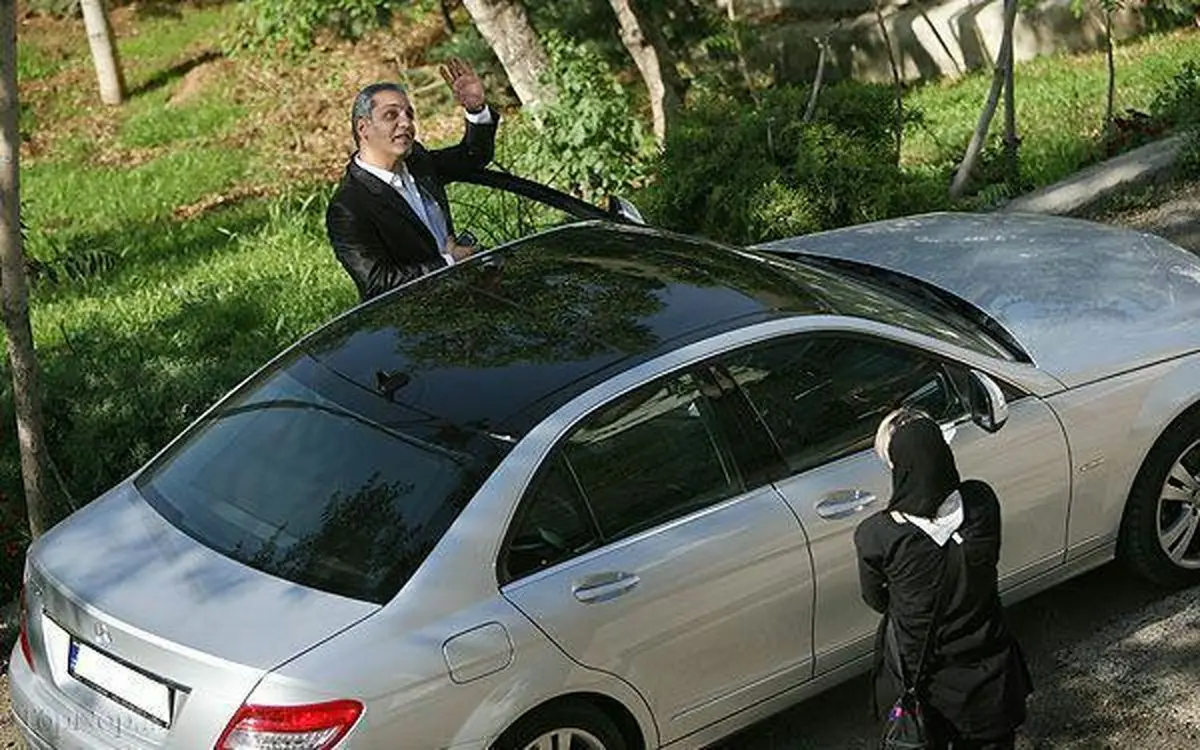 شکار مهران مدیری و ماشین لوکسش توسط عکاسان/عکس