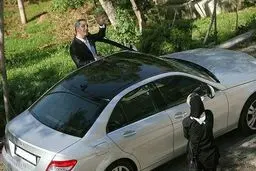 شکار مهران مدیری و ماشین لوکسش توسط عکاسان/عکس