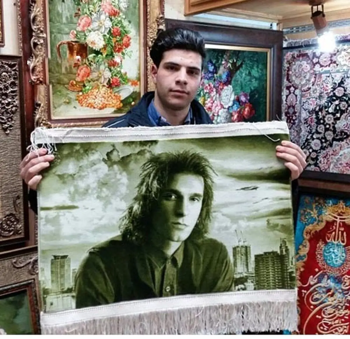 رونمایی از تابلو فرش زنده یاد مرتضی پاشایی! +عکس