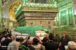 تصاویری از تشییع پیکر کارگردان کیف انگلیسی در حرم شاهچراغ(ع)