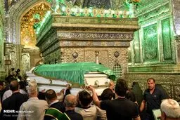 تصاویری از تشییع پیکر کارگردان کیف انگلیسی در حرم شاهچراغ(ع)