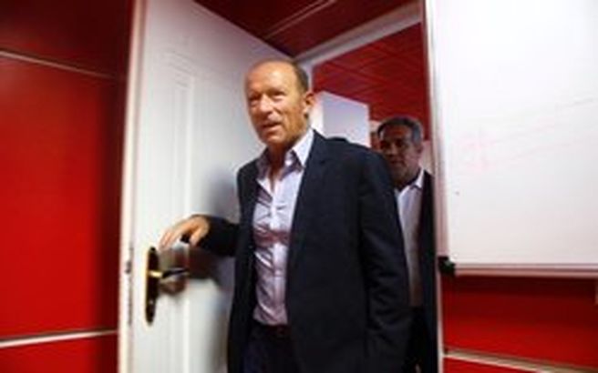 چرا پرسپولیس انعقاد قرارداد کالدرون را اعلام نمی‌کند؟