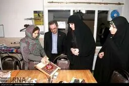 دیدار مولاوردی از کمپ معتادین زن/تصاویر