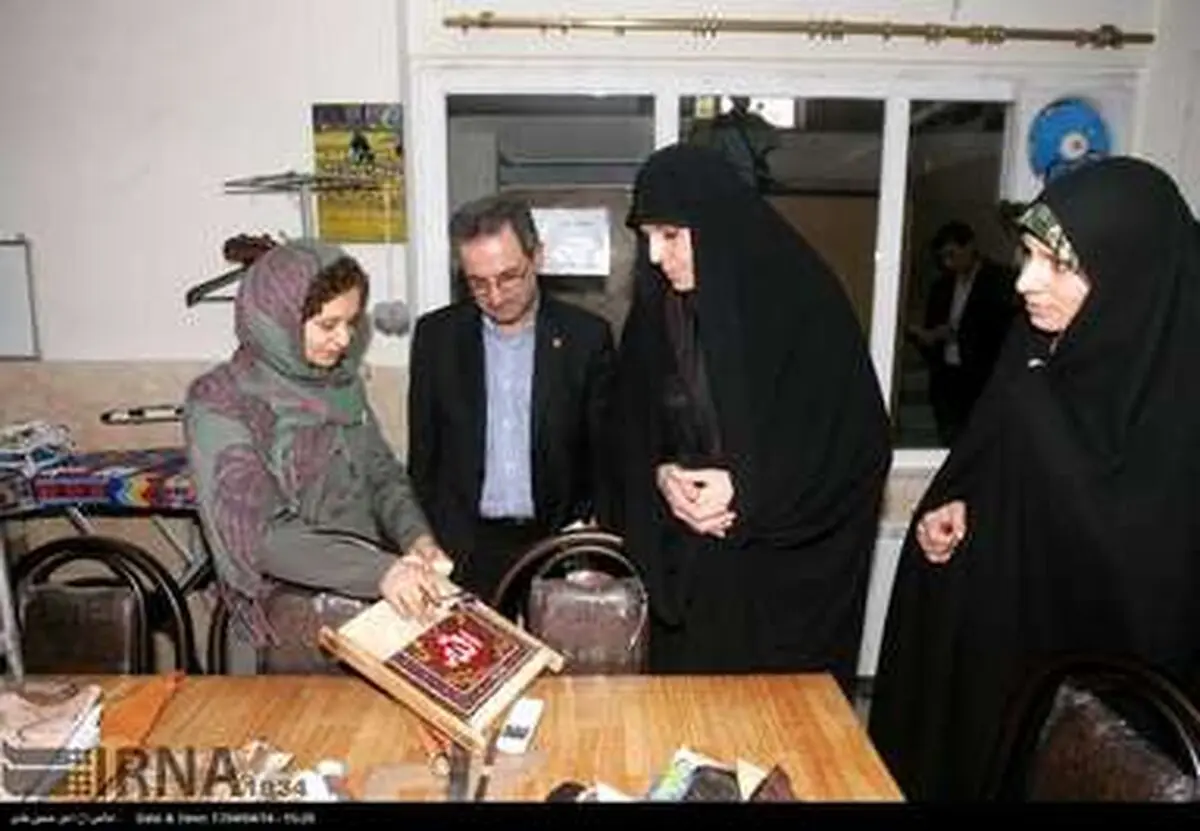 دیدار مولاوردی از کمپ معتادین زن/تصاویر