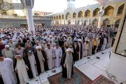 اقامه نماز باشکوه عید قربان در صحن حرم علوی