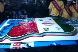 پخت کیک ۱۵۰کیلویی به مناسبت ۲۲بهمن/عکس