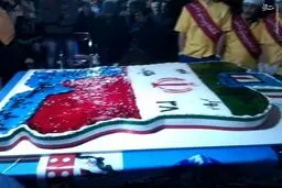 پخت کیک ۱۵۰کیلویی به مناسبت ۲۲بهمن/عکس