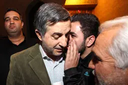 عکس/ حرف‌های درگوشی با مشایی