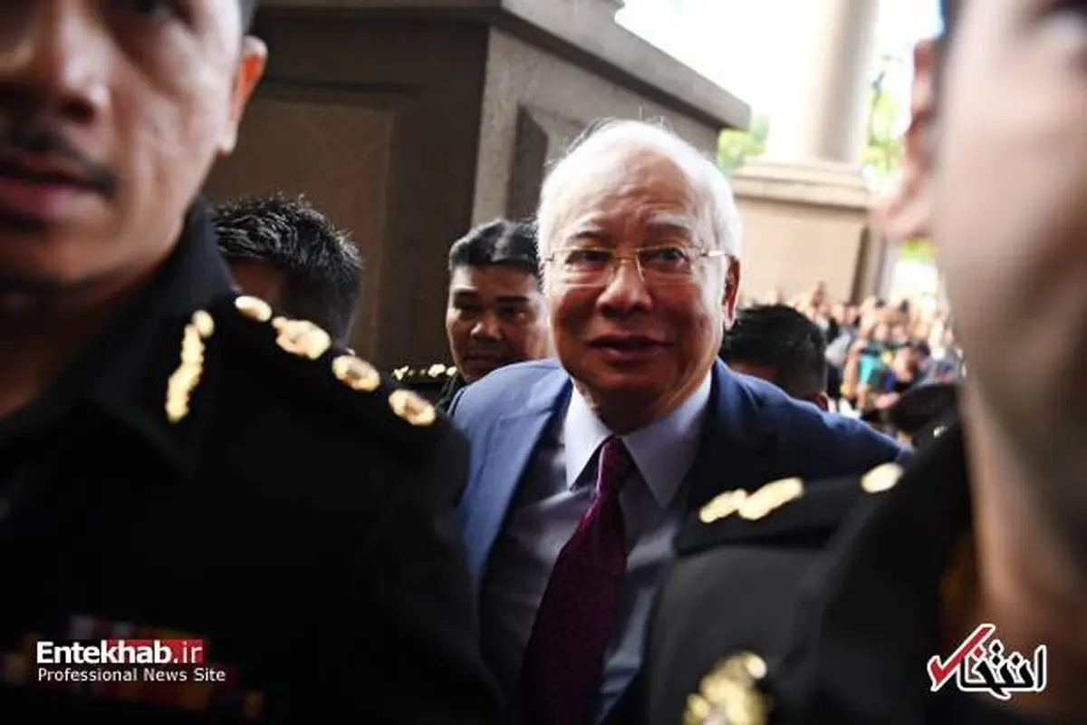 نخست وزیر سابق مالزی به دادگاه برده شد/تصاویر