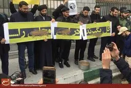 تجمع دانشجویان در اعتراض به نماینده سراوان/ عکس