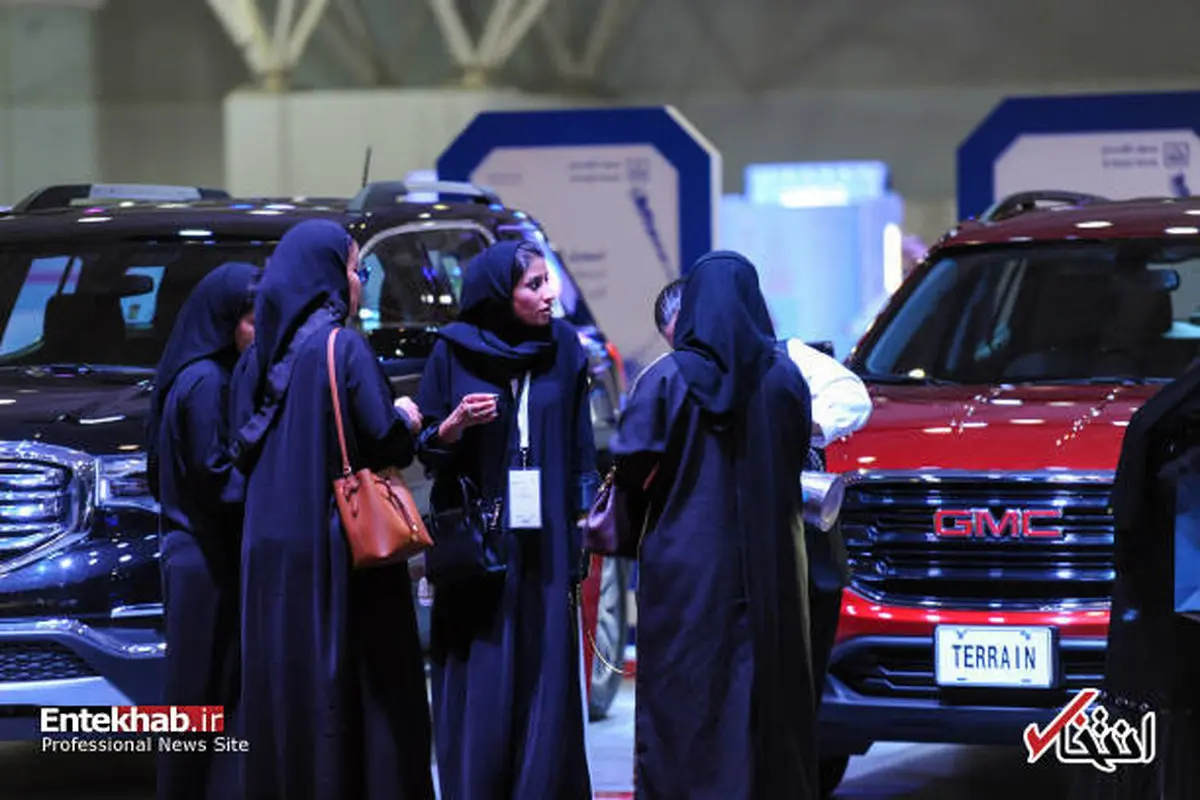 بازار داغ خرید خودرو توسط زنان عربستانی/تصاویر