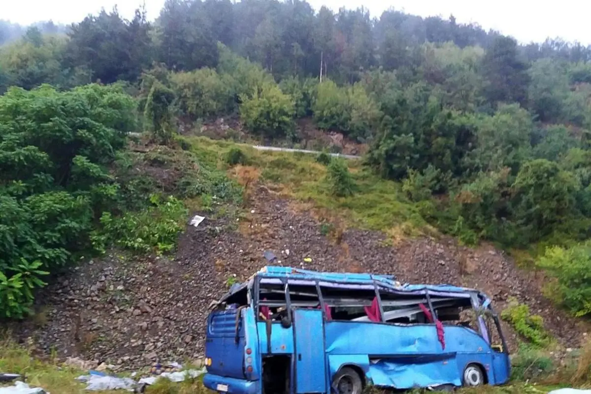 واژگونی اتوبوس توریستی در بلغارستان با ۱۶ کشته/عکس