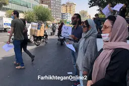 تجمع عجیب ضد تزریق واکسن مقابل وزارت کشور